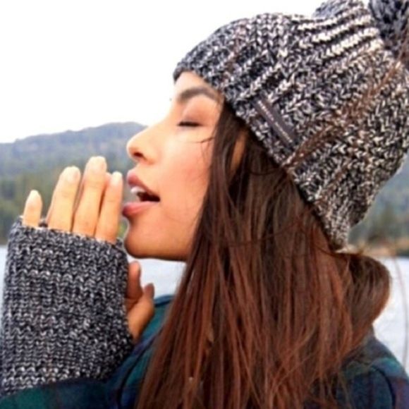 Rebecca Minkoff Marled Beanie And Armwarmer Set NWT - Picture 1 of 10